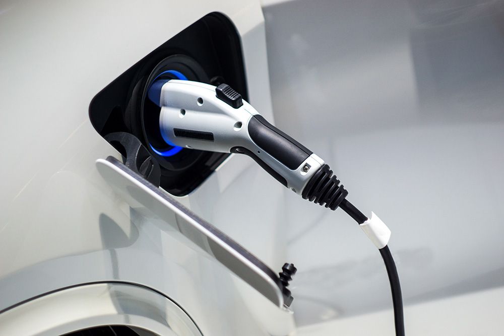 Ladevorgang eines E-Auto. Noch hat der Marder nicht zugebissen.